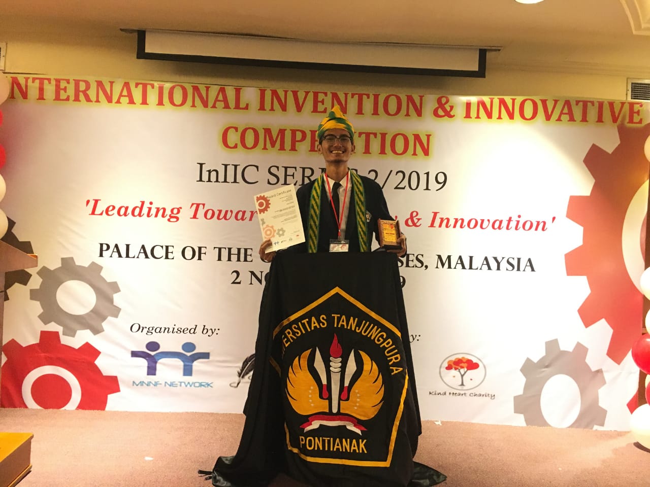 Ciptakan Alat Deteksi Pencurian Helm, Mahasiswa Teknik Sipil FT Untan Raih Gold Award InIIC 2019 di Malaysia