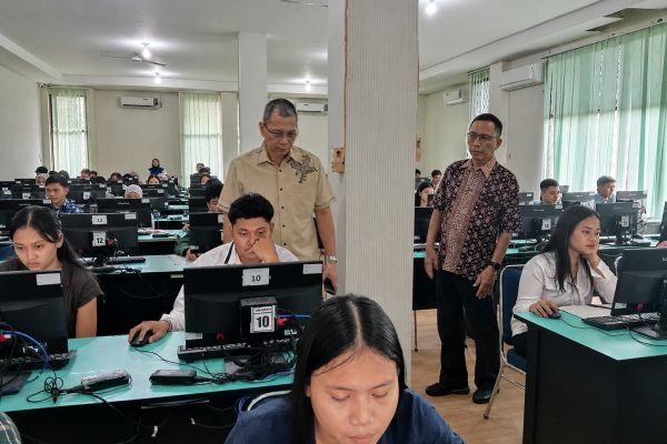 REKTOR MENINJAU TES BARAT