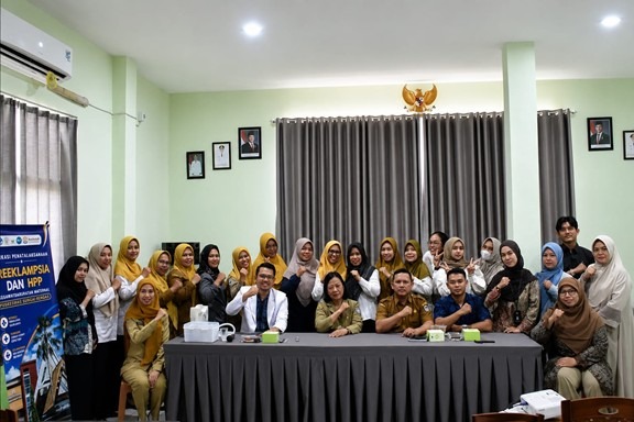 Tekan Angka Kematian Ibu, FK Untan Edukasi Tenaga Kesehatan Puskesmas Sungai Rengas