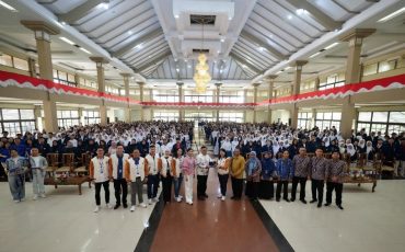 BCA Berbagi Ilmu di UNTAN Dihadiri Lebih Dari 1.000 Mahasiswa – Program BCA Berbagi Ilmu untuk
pertama kalinya hadir di Pulau Kalimantan, tepatnya di Universitas Tanjungpura (UNTAN), Pontianak.
Dihadiri lebih dari 1.000 mahasiswa, BBI merupakan wujud komitmen BCA untuk mendukung
peningkatan kualitas Sumber Daya Manusia (SDM) Indonesia.